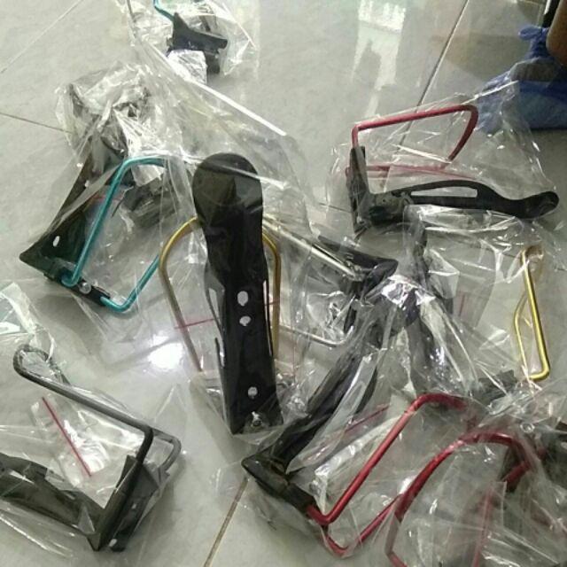 Holder Botol Minum Bahan Aluminium Untuk Sepeda Gunung