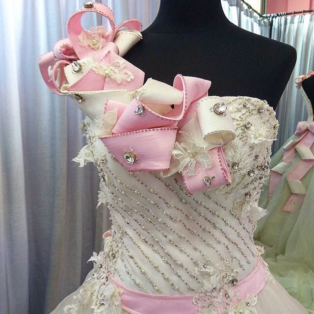 PRELOVED Baju/Gaun/Dress Pengantin Wedding Putih Pink Ballgown Ruffle Cantik Full motek payet swarov