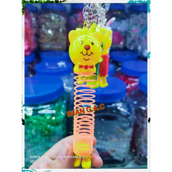 Gantungan kunci springdoll, souvenir , gantungan kunci kalakter