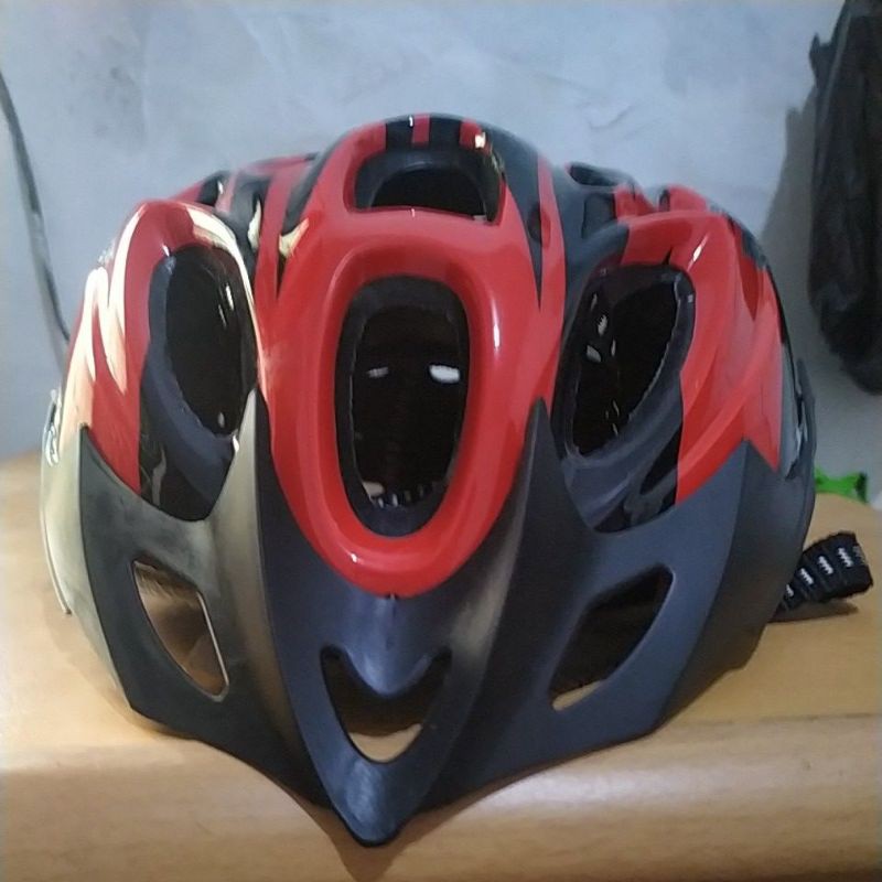 Helm sepeda taffsport