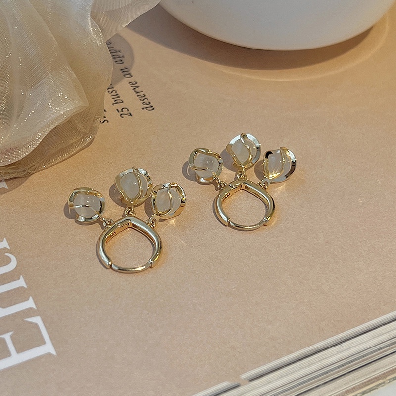 Anting Stud Desain Bunga Anggrek Kelinci Pita Gaya Vintage Korea Minimalis Untuk Wanita