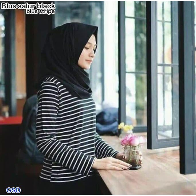 Blus Salur Hitam/Baju Atasan Muslim/Blouse Hijab/Blus Muslim Wanita