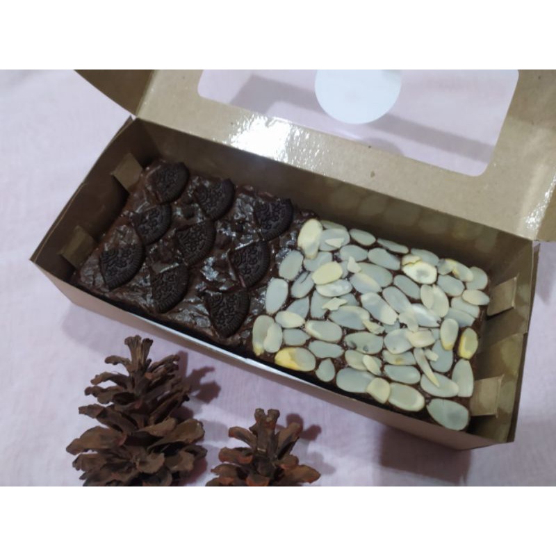 

Fudgy Brownies Double Topping (22x10)