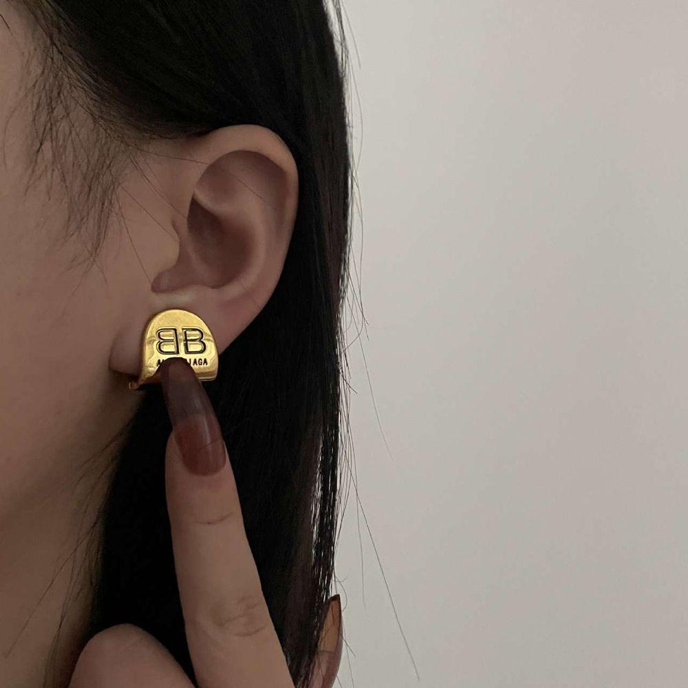 Mxbeauty Anting Wanita Temperamen Sederhana Dan Serbaguna Manset Telinga Retro Geometris Ins Gaya Logam Gaya Korea Anting