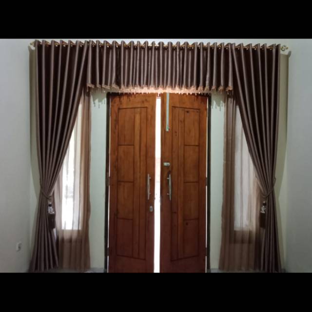 Satu set Gorden polos blackout import