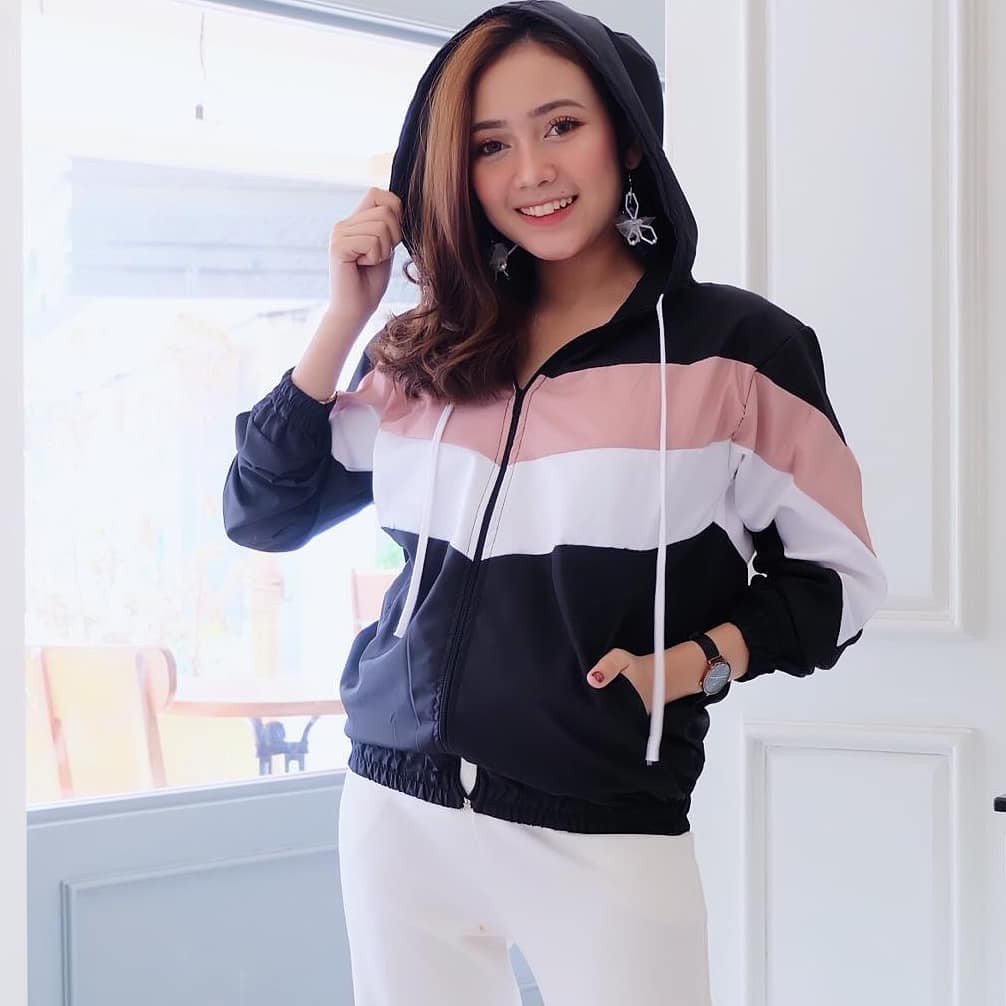 Lumino Jaket - Jaket Parasut Wanita-Hitam