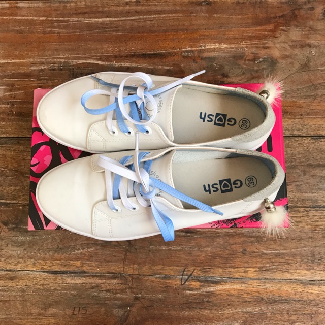 Preloved SNEAKERS GOSH WHITE SEPATU GOSH PUTIH