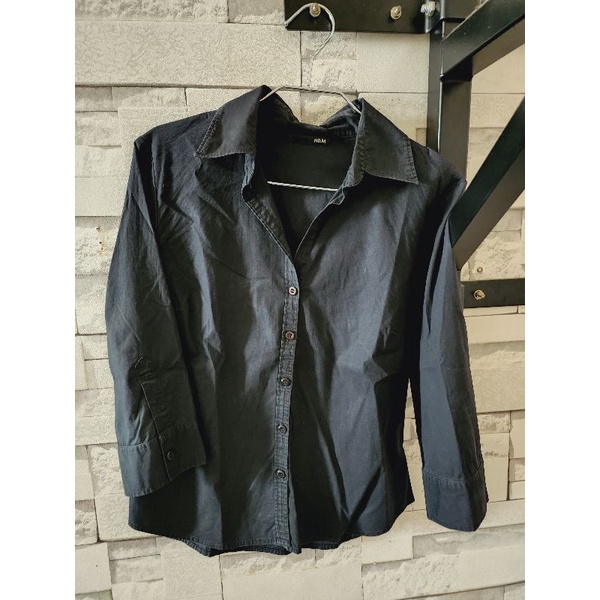 kemeja hitam HnM