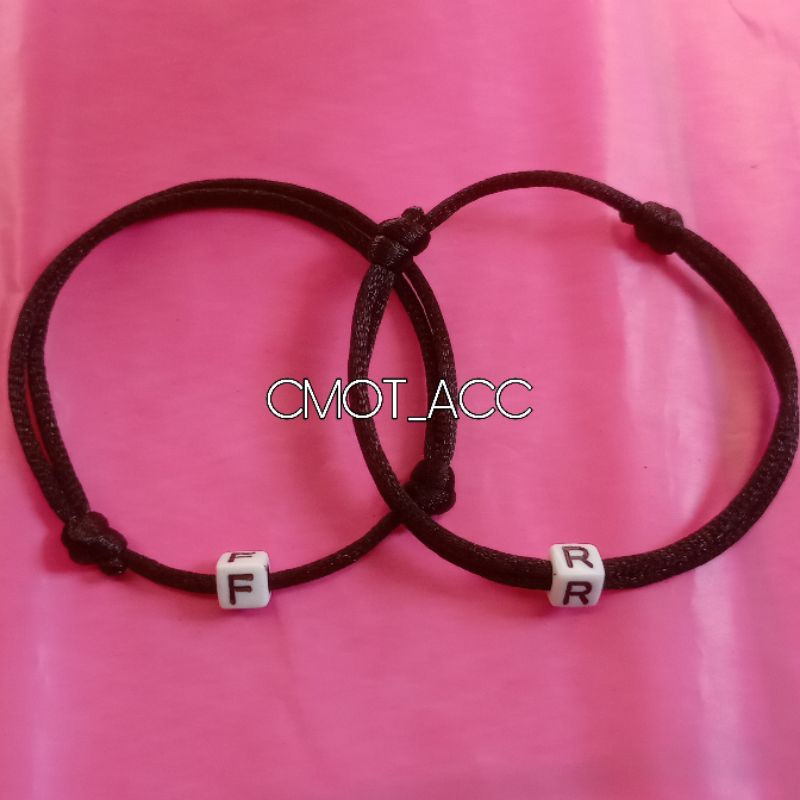 GELANG INISIAL HURUF DADU WHITE ONLY SATIN 2MM