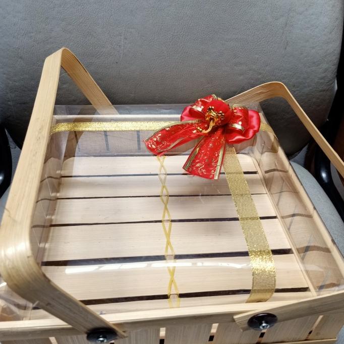 

AKSESORIS PERNIKAHAN KERANJANG PARCEL TANGKAI BAMBU 30X30 PERLENGKAPAN PESTA CRAFT