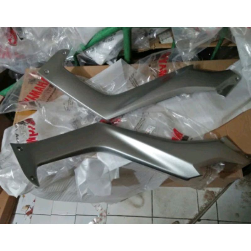 DELTABOX COVER TENGAH NMAX OLD KANAN KIRI SILVER ORIGINAL YGP