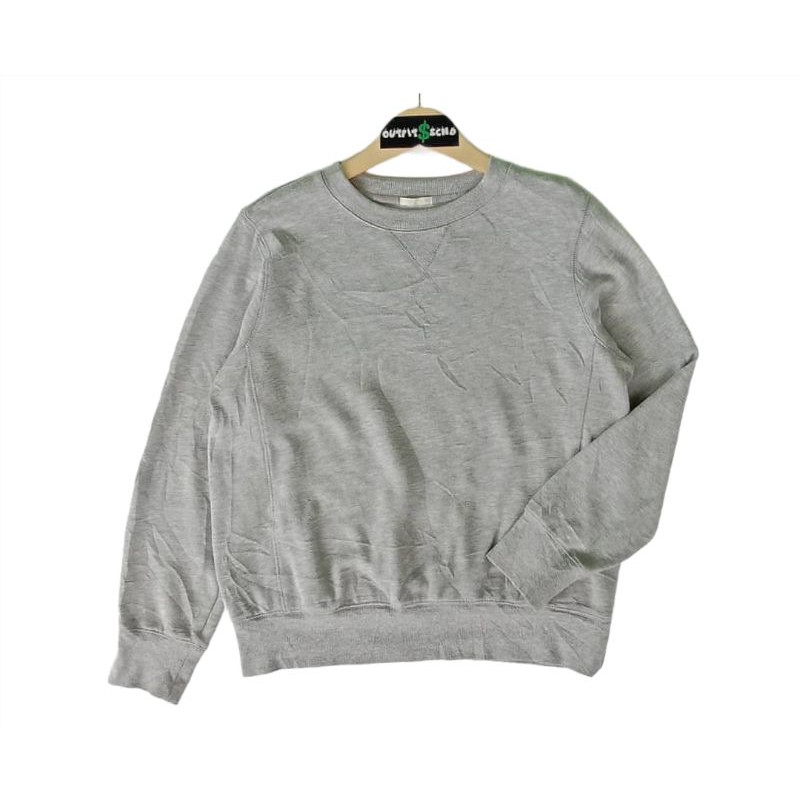 Crewneck by GU ORIGINAL SECOND BRANDED PRELOVED THRIFT ORI