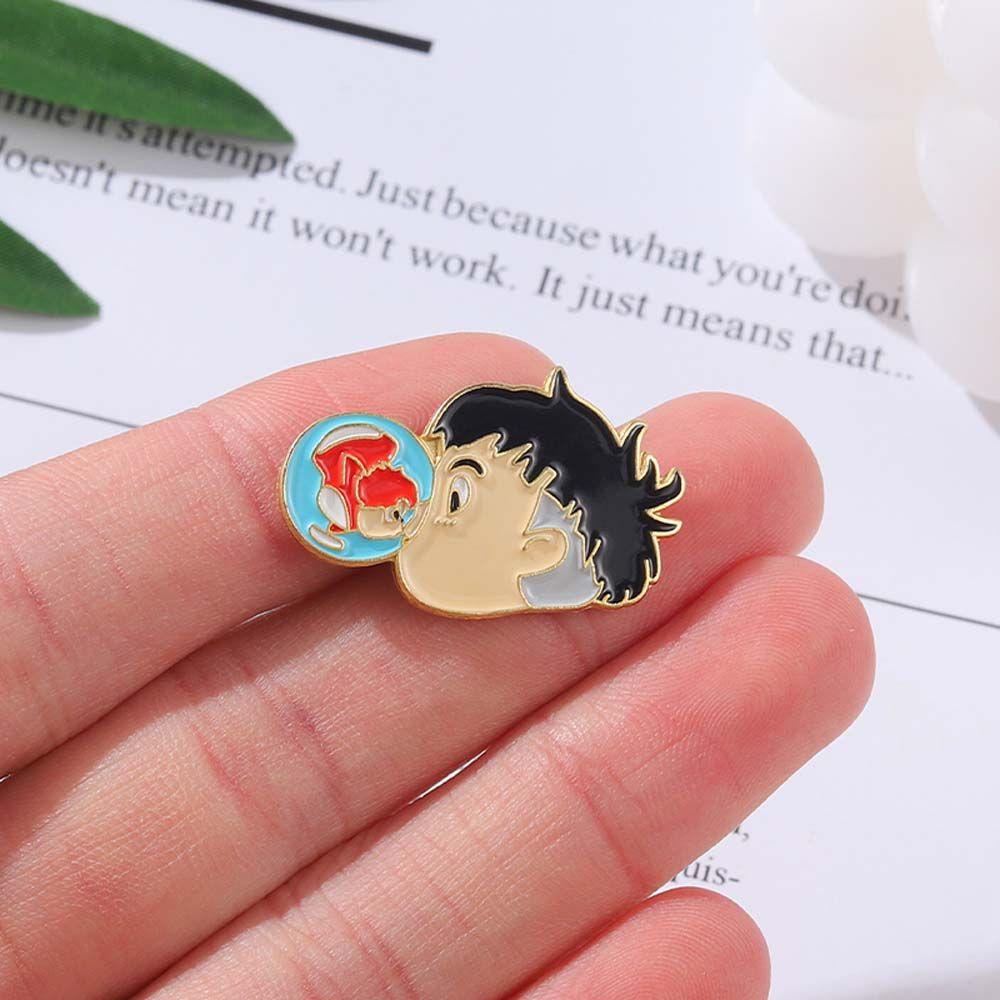 [Elegan] Ponyo Bros Ransel Hadiah Untuk Wanita Klasik Karakter Perhiasan Aksesoris Kerah Bros Di Tebing Film Enamel Pin