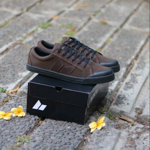 Sepatu sneakers macbeth