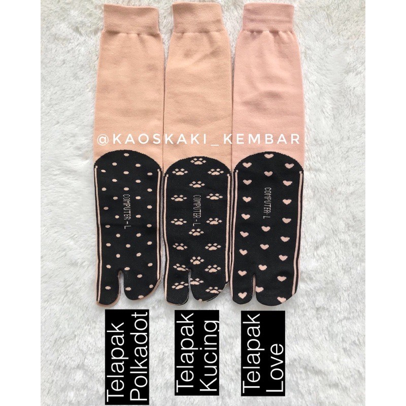 Satu Pasang Kaos Kaki Jempol Nylon Telapak Bermotif