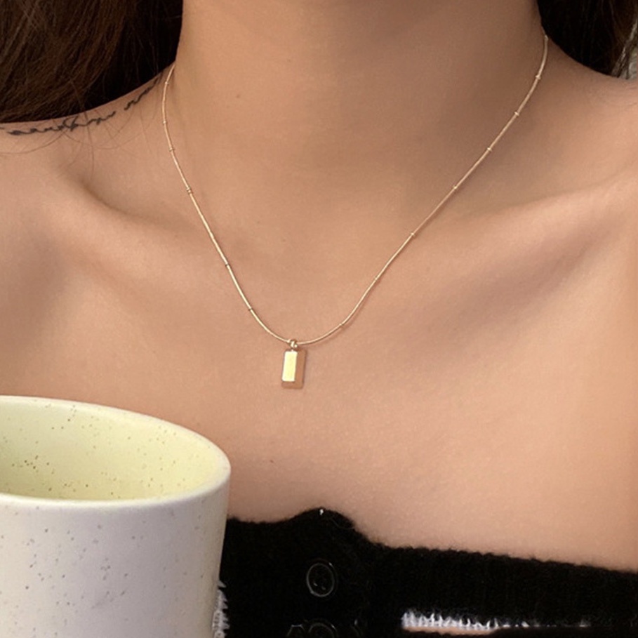 Kalung Choker Rantai Pendek Liontin Persegi Panjang Geometris Bahan Metal Lapis Emas Untuk Wanita