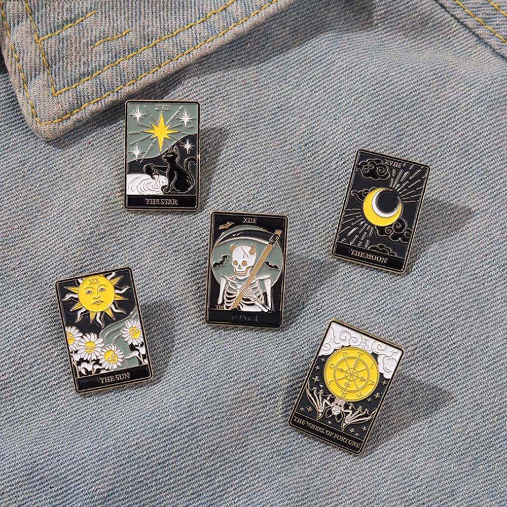 [Elegan] Lucu Bros Hadiah Untuk Wanita Pria Kerah Bros Kucing Misterius Perjalanan Peringatan Matahari Bulan Bintang Lencana Pin Enamel Pin