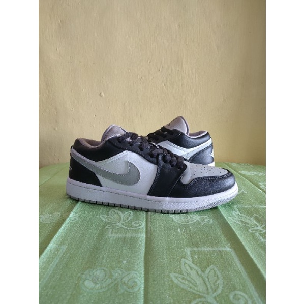 NIKE AIR JORDAN RETRO 1 LOW LIGHT SMOKE SHADOW