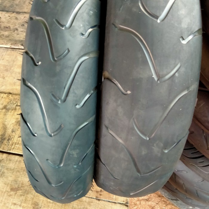 sepasang ban NMAX merk IRC