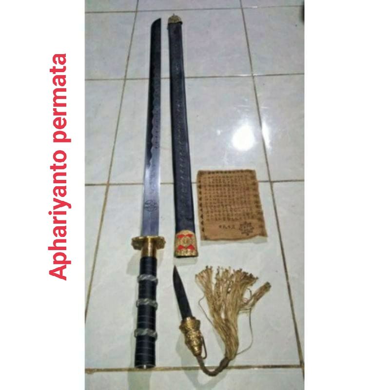 koleksi barang antik samurai baja asli