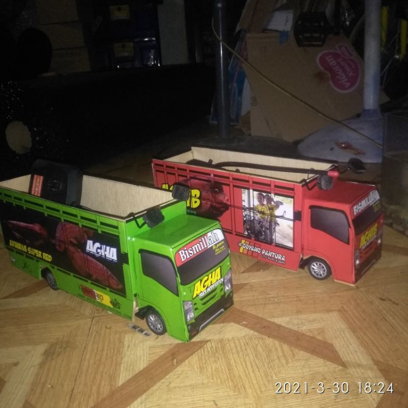RC truk [varian bisa di carger, ada usb cargerdan batrai]canter bisa custom foto, mainan mobil remot