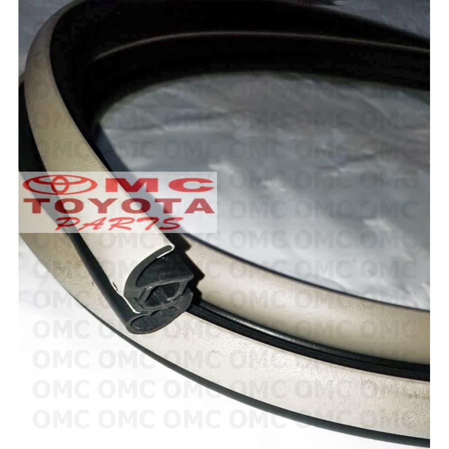 Karet Body Pintu Belakang / Tengah Kanan Camry 62331-06080-E0