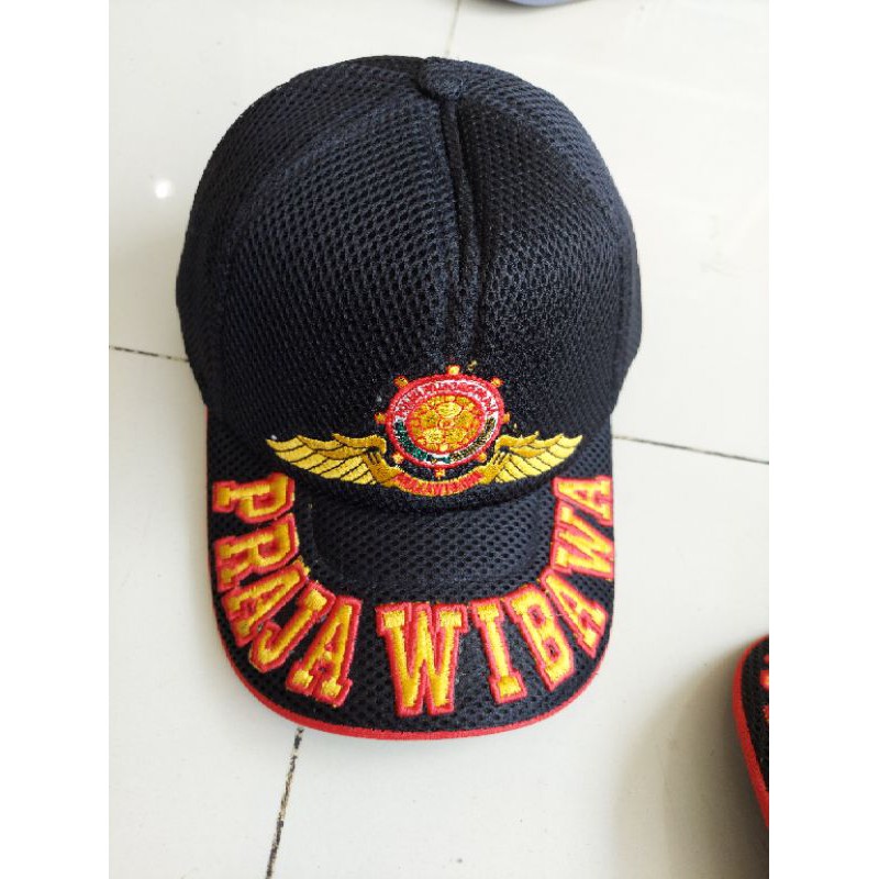 Topi praja wibawa