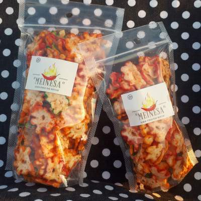 

KRIPIK BUNGA 110gr / KRIPIK PEDAS/ KRIPIK BUNGA ASIN/ KRUPUK BUNGA