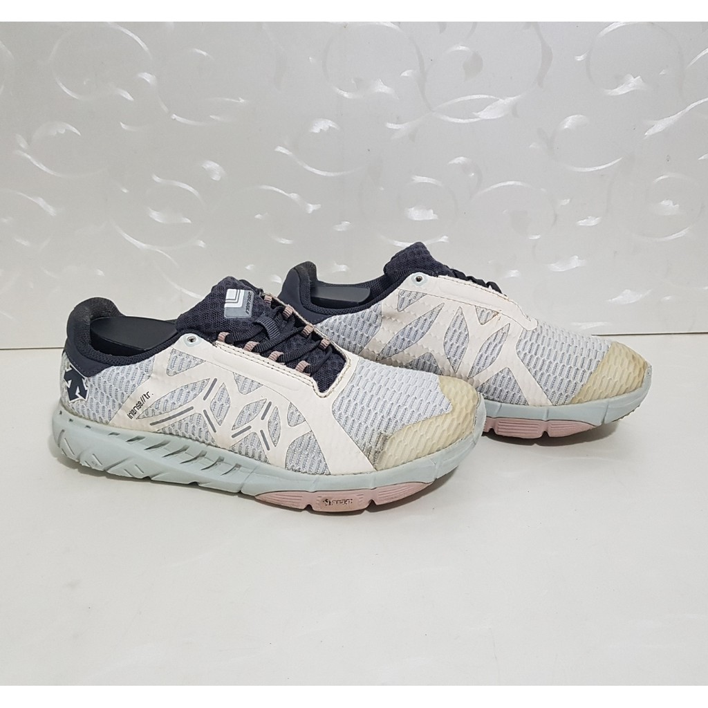 Sepatu Descente - Size - 39 sd 40 - Original 100 Persen - Scd