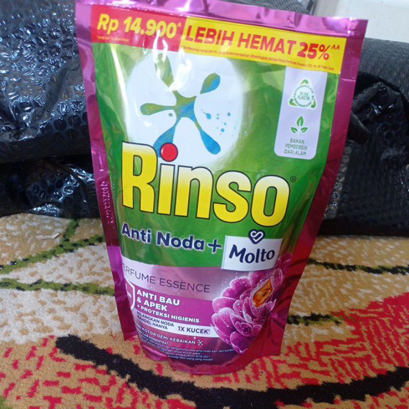 Rinso Deterjen Cair Anti Noda + Molto 565ml