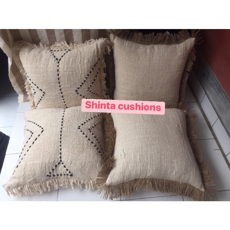 Bantal rajut
