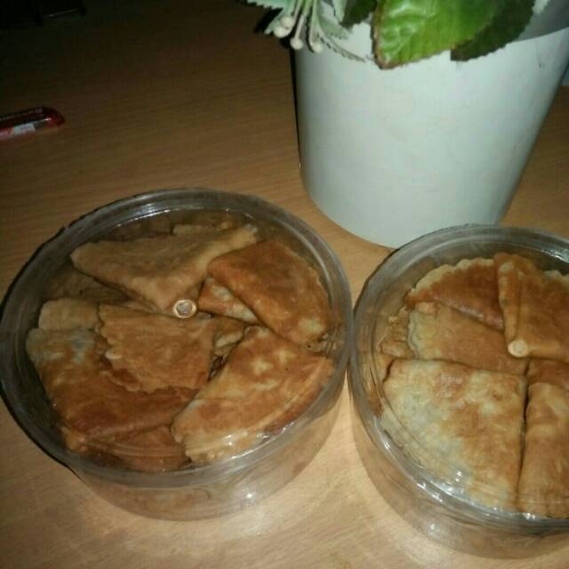 

Kue Sapik/Gapit,Semprong