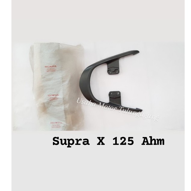 Behel jok sadel jok belakang behel/ HANDLE SEAT SUPRA X 125 TROMOL AHM (84100KPH700ZB)