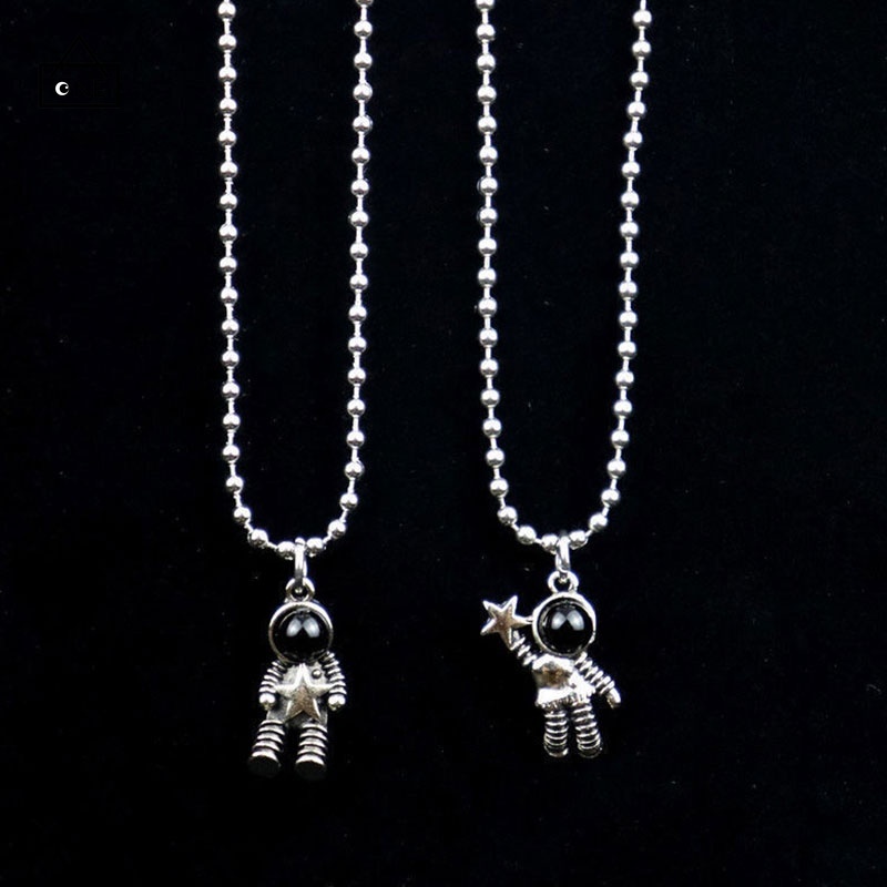 COD❤1PCS Kalung Couple Desain Astronot korea Rantai Liontin Pasangan Fashion Anti Alergi Selamat Datang Untuk Membeli