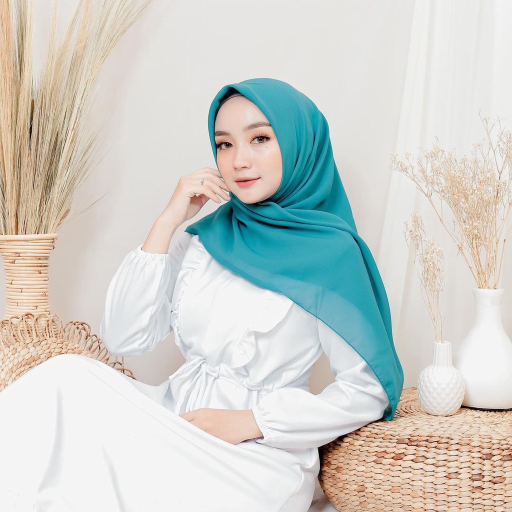 Bella Square HIjab Segi Empat Warna Biru Tosca