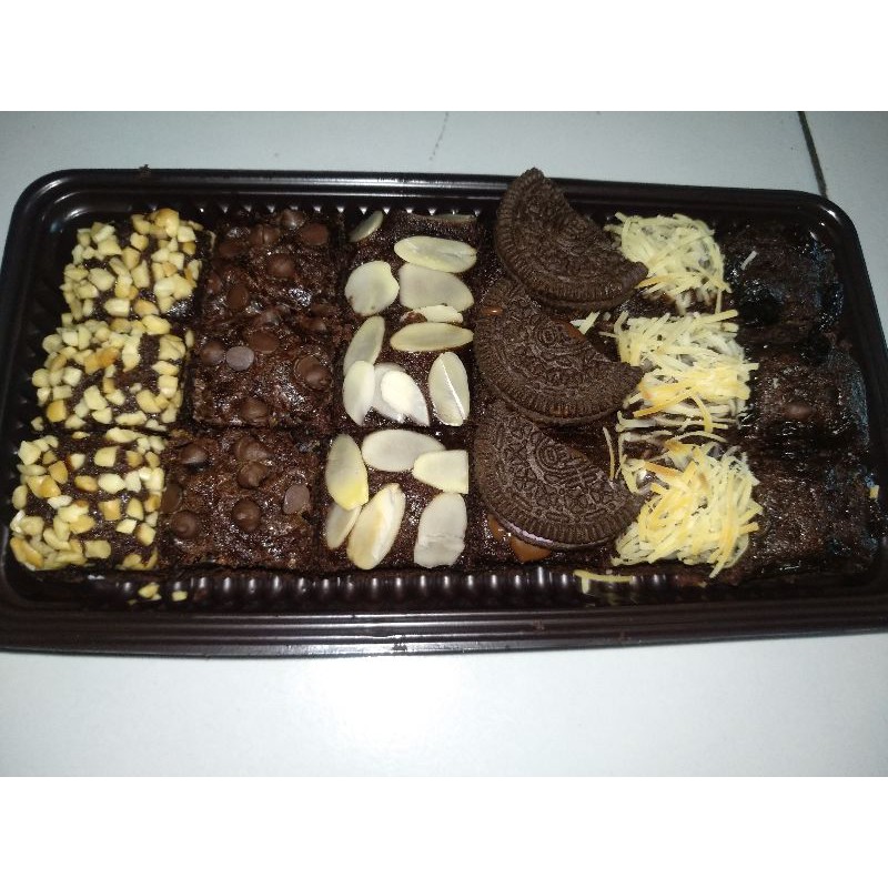 

brownies kukus dan bakar/aneka toping 22x10cm