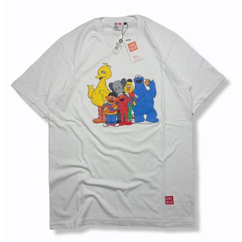 UNIQLO KAOS UNIQLO / T-shirt uniqlo / kaos unisex / kaos pria wanita - kaos surfing baju - kaos oversize - dewasa - baju distro - KAOS POLOS - baju kaos - kaos racing-white elmo