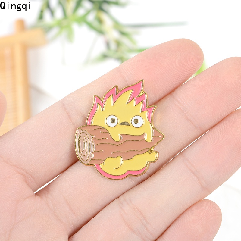 Bros Pin Enamel Desain Kartun Kastil Howl 's Moving Calcifer Gaya Jepang Untuk Hadiah Anak