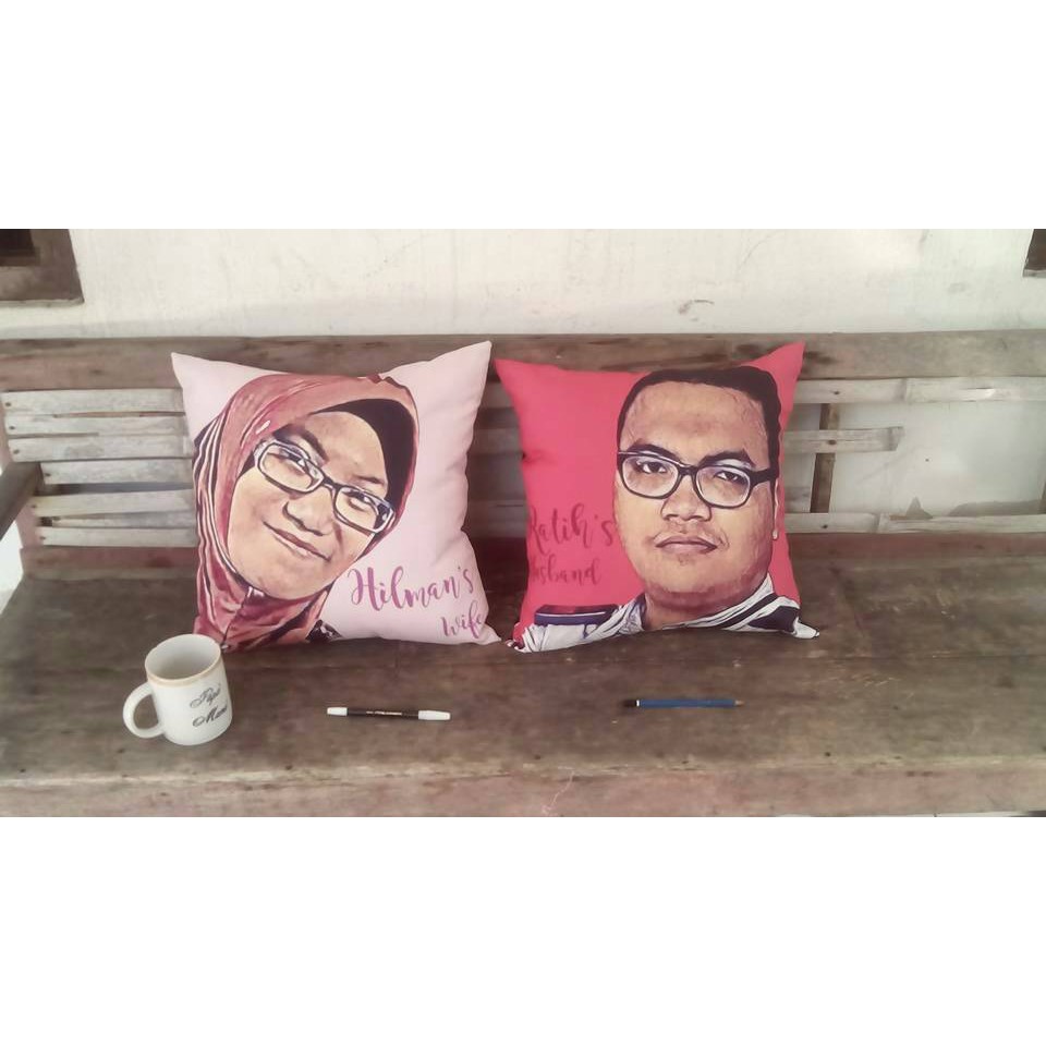 

BANTAL KADO COUPLE LUKIS WAJAH. KADO PERNIKAHAN UNIK, 40 X 40 cm
