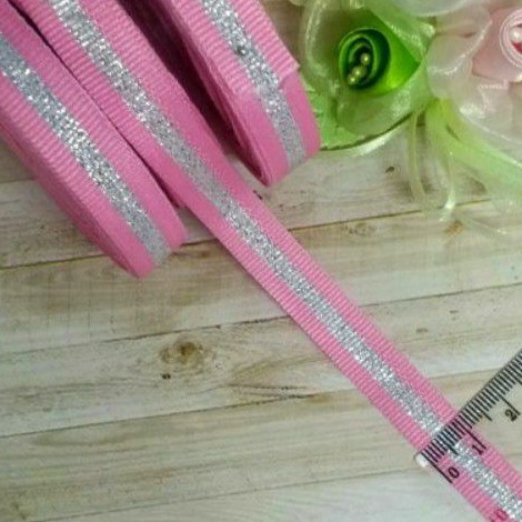 

PER 10METER.PITA MOTIF SALUR TENGAH SILVER WARNA PINK.LEBAR 1.2cm