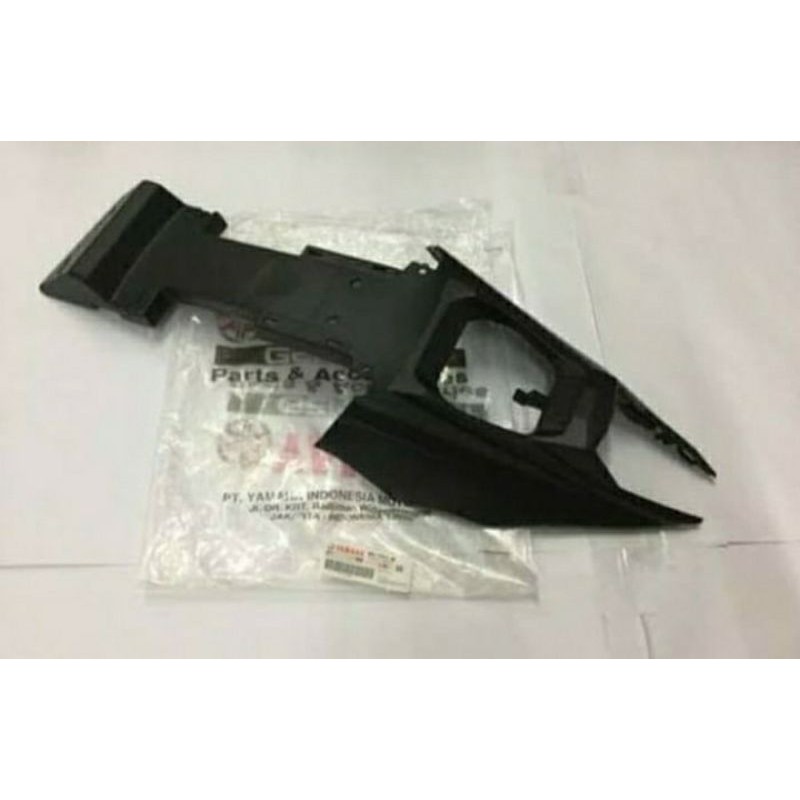 cover kolong Spakbor belakang tengah yamaha R15 v3 VVA original