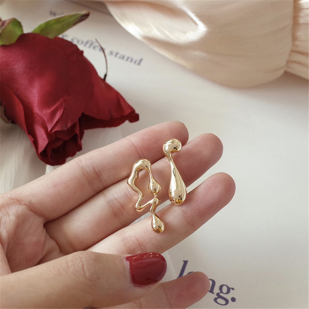 【TERSEDIA &amp; COD】Earrings Female Temperament Creative Hollow Simple Stud Earrings