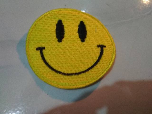 Emblem patch bordir smile logo