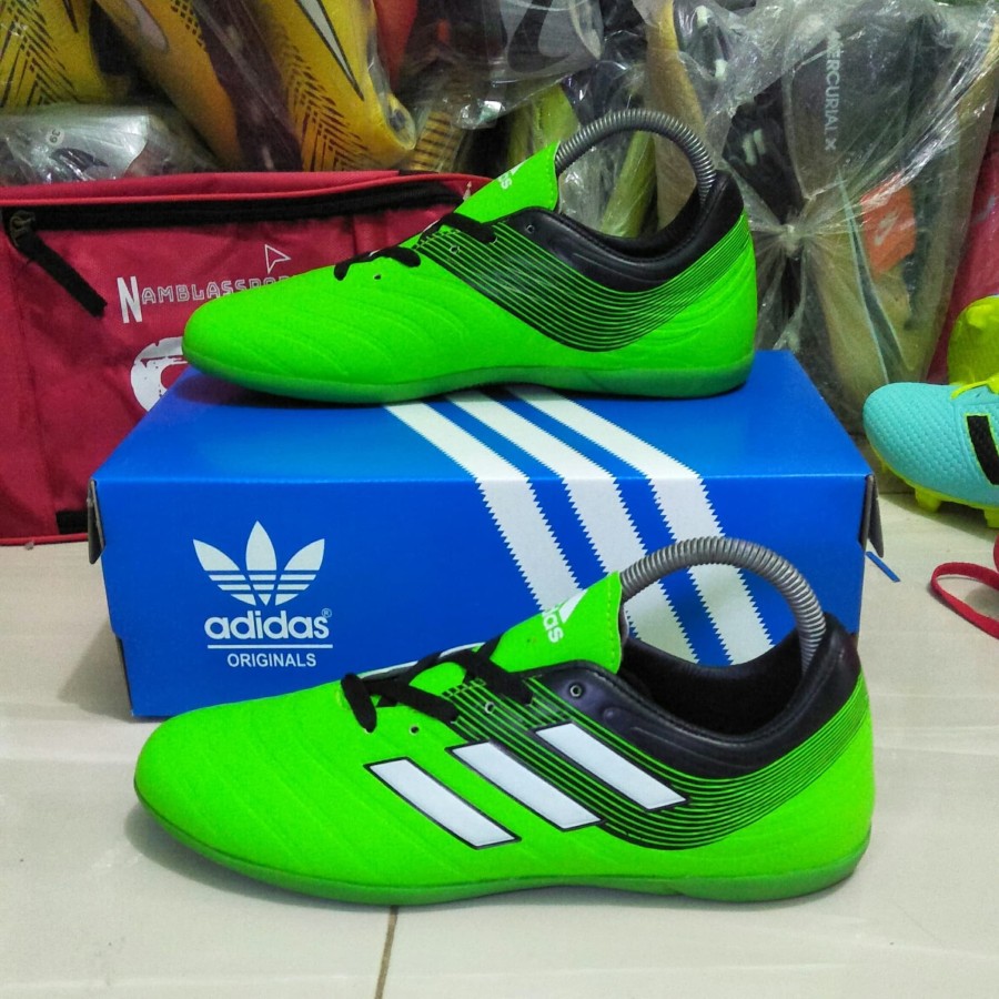 Sepatu Futsal adidas terbaik harga produsen murah