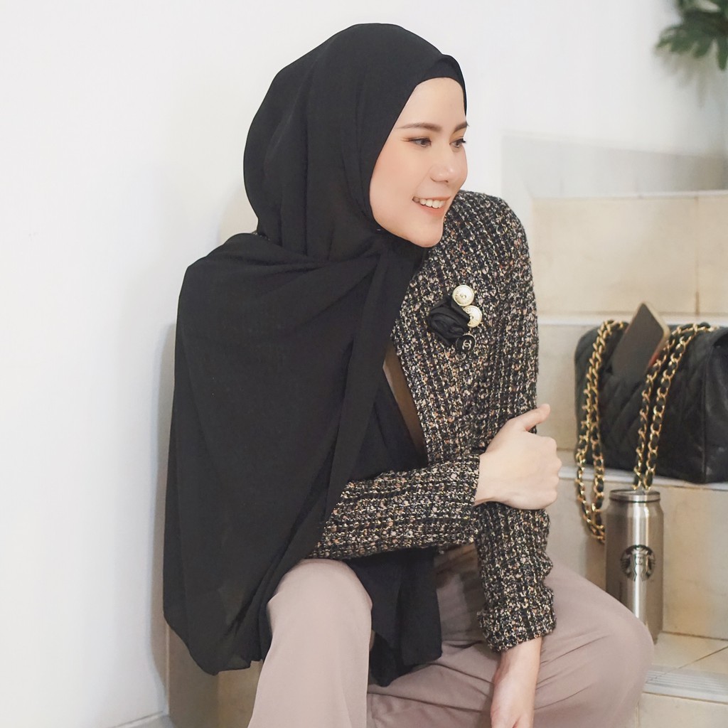 

Moda Black - NabillaSyal