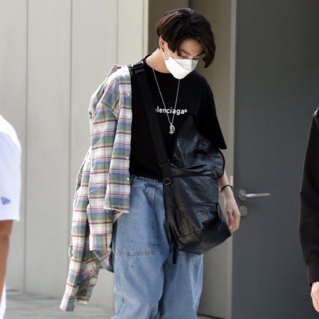 T-Shirt Balenciaga Jungkook