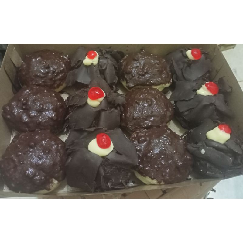 donat black forest&amp;choco crunchy