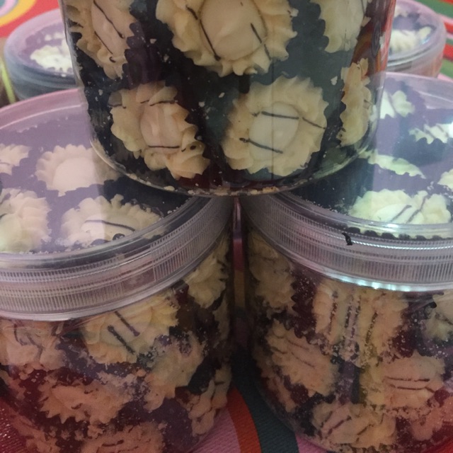 

Cemilan/kue kering/kue lebaran double keju