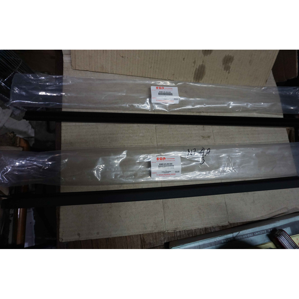 Plipit Dalam Depan Inner Weather Strip Front Suzuki APV ASLI SGP!
