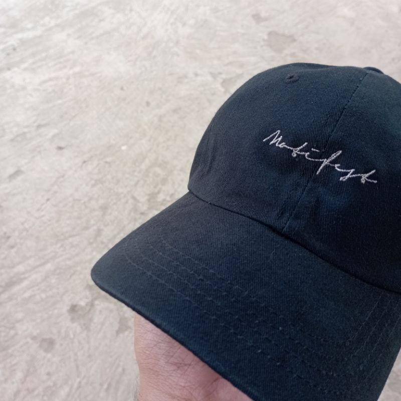 simple cap motifest